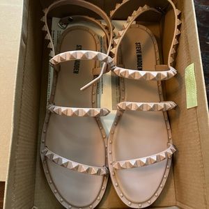 Steve Madden Travel J sandals, size 9 in blush color - brand new never worn